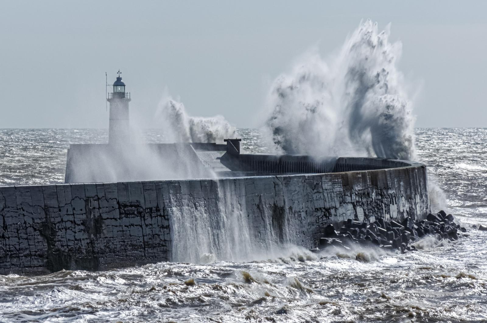 A windy but mild weekend as the Arctic cold leaves the UK